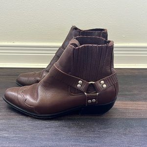 Chaplin 100% leather booties made in Brazil